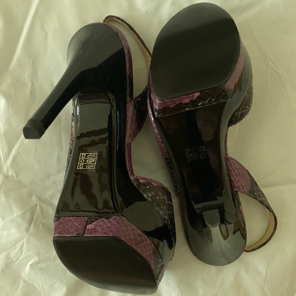 Pelle Moda Snakeskin Platform Heels - Picture 5 of 6